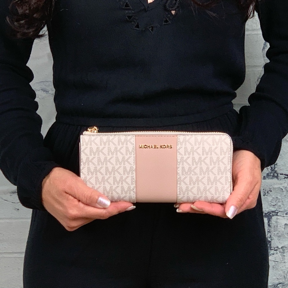 Nwt Michael center stripe vanilla wallet